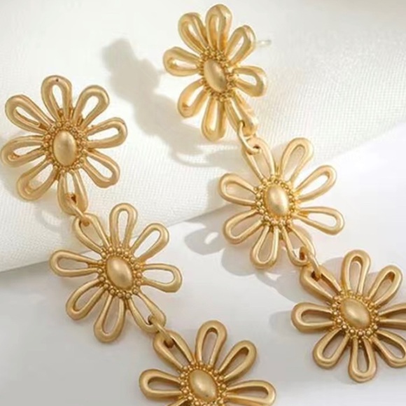 Dainty Elegant Gold Trio Flower Dangle Earrings - Picture 3 of 10